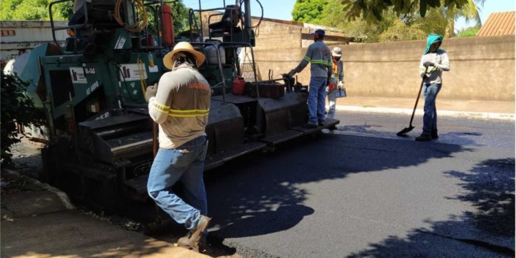Alameda Maranhão, na zona norte, tem asfalto recuperado
