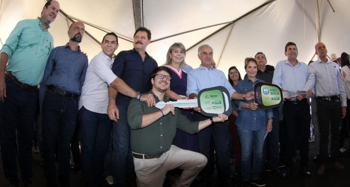 Prefeito José Fernando participa da solenidade de entrega de equipamentos e maquinários para agricultura familiar
