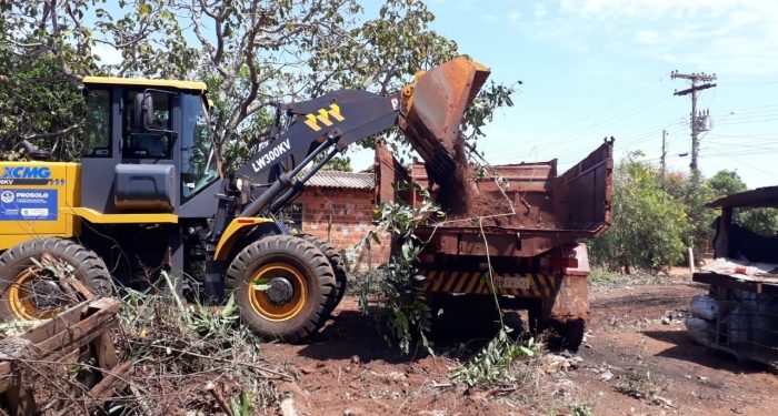 Prefeitura de Selvíria limpa áreas para evitar doenças e proliferação de animais peçonhentos