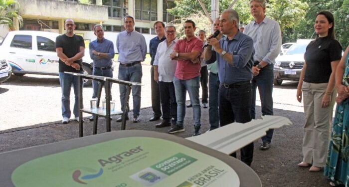 Prefeito José Fernando participa de entrega de veículos para fortalecimento da agricultura familiar