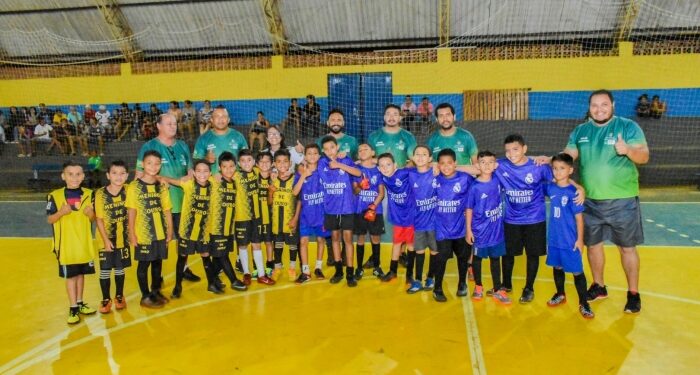 Começa o campeonato com alunos da escolinha de futebol de Selvíria