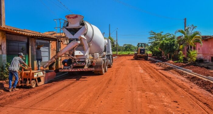 Prefeitura inicia pavimentação de trechos de diversas regiões de Selvíria