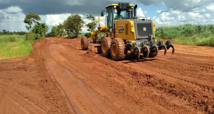 Prefeitura de Selvíria realiza manutenção de estradas no assentamento Canoas e Sete Placas