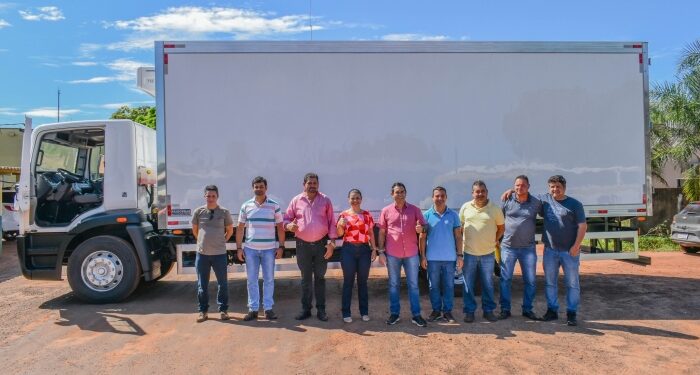 Prefeitura de Selvíria compra caminhão refrigerado para escoar produção da zona rural