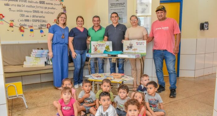 Prefeitura de Selvíria entrega material apostilado para todos os alunos da rede municipal