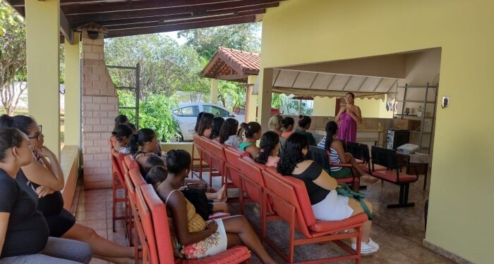 CRAS reúne usuários do PAIF em sede provisória