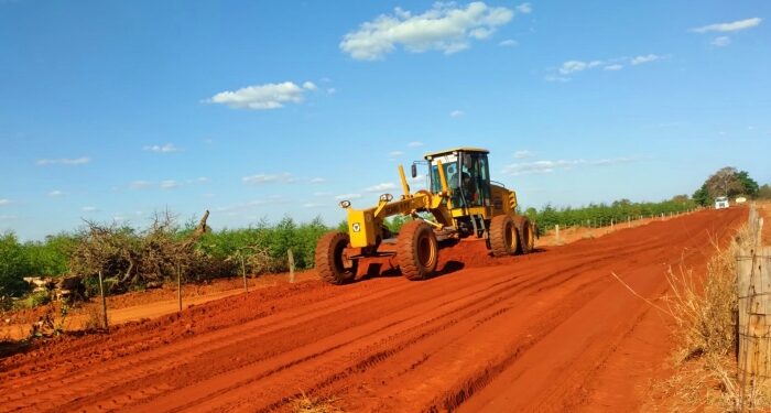 Prefeitura de Selvíria recupera estrada de acesso ao assentamento