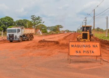 Obras de pavimentação de trecho da Avenida João Selvírio de Souza continuam
