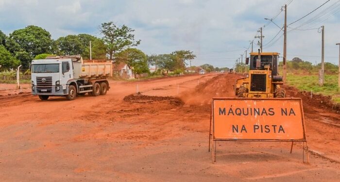 Obras de pavimentação de trecho da Avenida João Selvírio de Souza continuam
