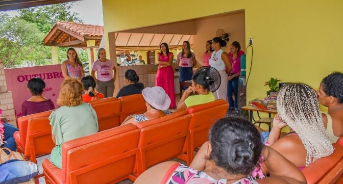 Com orientações e sorteio de brindes, CRAS tem Dia alusivo ao “Outubro Rosa”