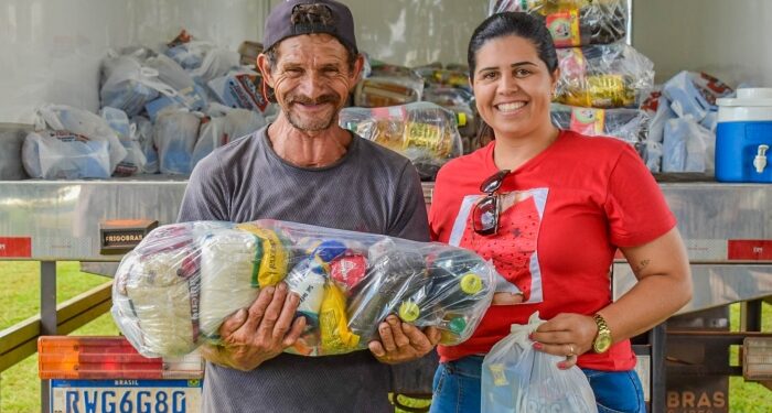 Prefeitura entrega cestas natalinas nos assentamentos de Selvíria