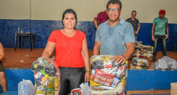 Prefeitura entrega cestas natalinas em Selvíria e Véstia