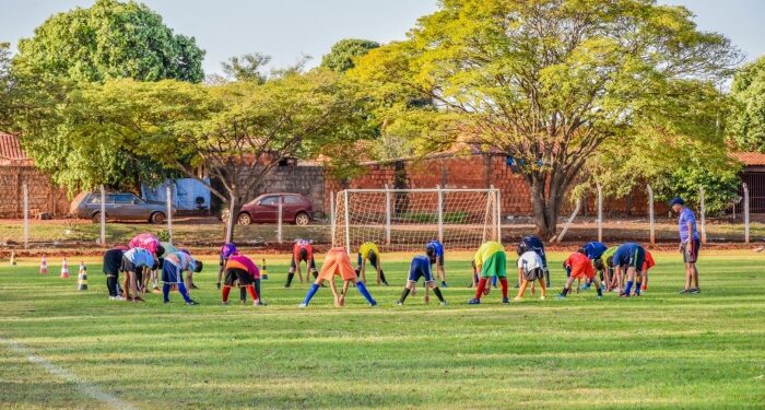 Treinos da escolinha de futebol de Selvíria serão retomados na segunda
