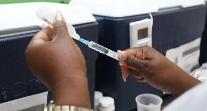 Neste sábado: Além da vacina contra a dengue, ESFs também terão campanha de multivacinação e COVID