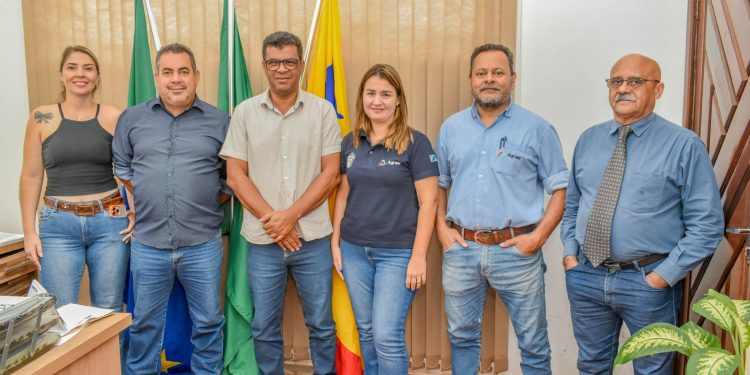 Prefeito se reúne com equipe da AGRAER