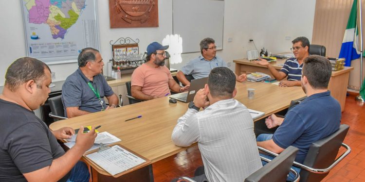 Prefeito Jaime se reúne com representantes da Elektro O