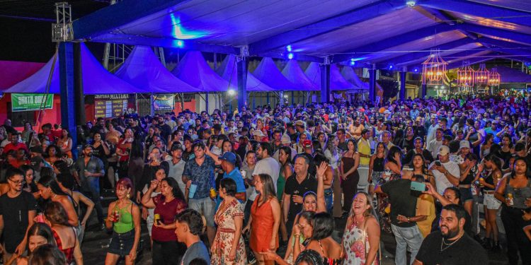 Com grandes shows e torneio de pesca