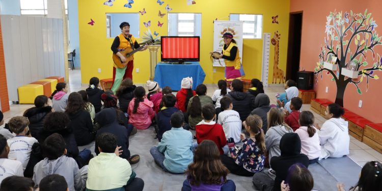 Biblioteca Municipal recebe alunos